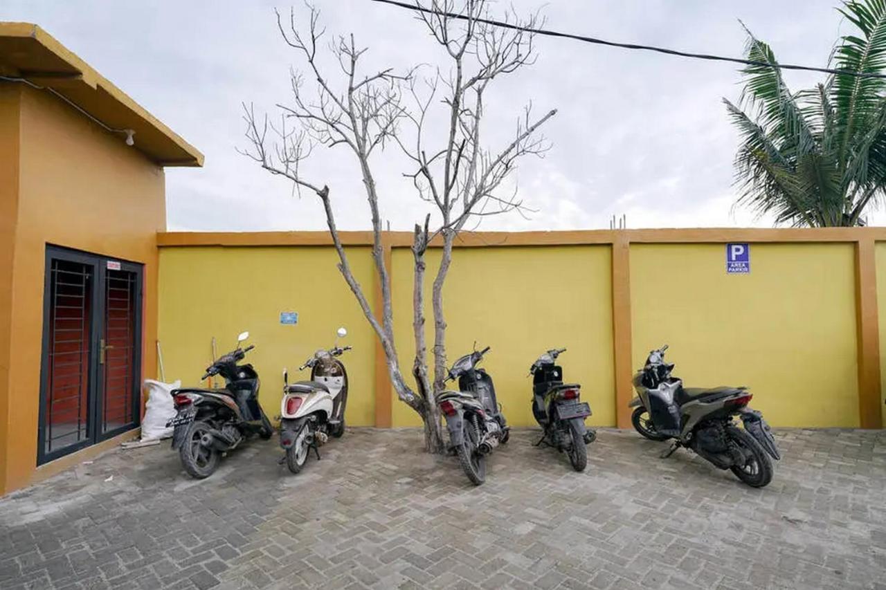 Отель Reddoorz Near Ekowisata Mangrove Белаван Экстерьер фото
